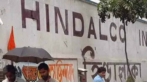 Hindalco Industries has called off plans to list its US subsidiary Novelis India on the NYSE due to unfavourable market condition.