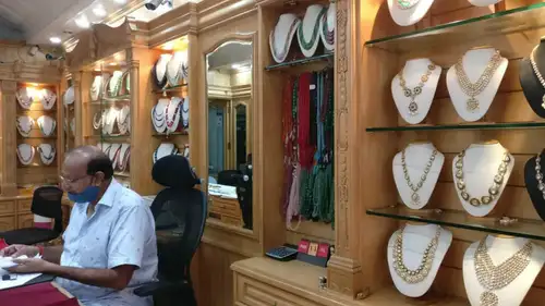 The shares of PN Gadgil Jewellers will be listed on the exchanges on Tuesday, September 17. The company's shares are trading with a GMP of nearly 63% over the issue price, just a day before the listing.