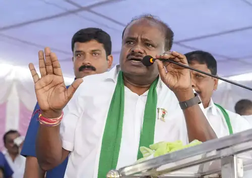 Kumaraswamy holds meeting to revive ailing HMT