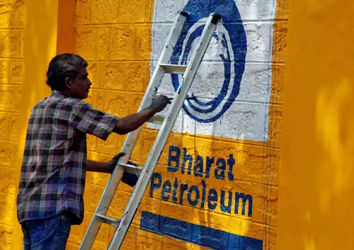 Bharat Petroleum Corp (BPCL) anticipates no major changes in its annual crude processing for the current fiscal year despite a planned maintenance shutdown. BPCL will temporarily close a 120,000 bpd crude unit at its 310,000 bpd Kochi refinery for a month starting mid-September, stated Sanjay Khanna, BPCL’s head of refineries. Last fiscal year, BPCL processed nearly 800,000 bpd across its three refineries. BPCL is also expanding its Bina refinery to 220,000 bpd by mid-2027 and constructing a petrochemical plant to be operational by mid-2028.