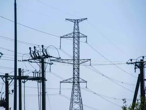 Power prices in the day ahead market in New Delhi have dropped due to rain, reducing electricity demand. The average price on the IEX between June 27 and July 7 was Rs 4.3 per unit, down 22% from earlier. Despite maintenance shutdowns, power availability meets demand. Increased trading volume is witnessed with lower prices.