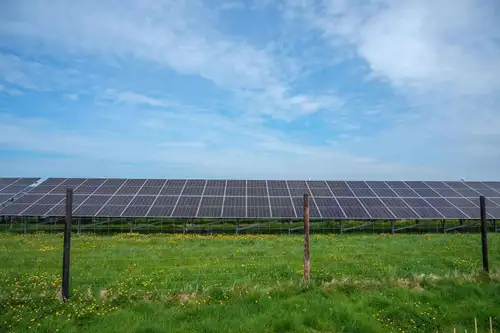 Vedanta's Hindustan Zinc now uses 450 MW from Serentica Renewables in Rajasthan, supplementing its 40.70 MW solar capacity. Aiming at reducing 0.45 million tonnes CO2, sustainability, and decarbonizing, this step coincides with Global Energy Independence Day. Phase 1 in Bikaner exemplifies Serentica's clean energy. Hindustan Zinc is the world’s second-largest zinc producer.