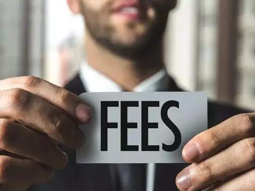 The Retailers Association of India asked the Delhi government to reconsider high signage fees that burden small and medium retailers. These costs, significantly higher than in other cities, hinder retailers from attracting customers. Lower fees would help businesses thrive and improve compliance with the local advertising policy.