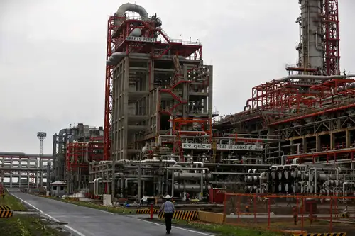 Numaligarh Refinery Limited in Assam announced progress in its mega expansion project, aiming to increase capacity from 3 to 9 MMTPA by December 2025. The company declared a final dividend of Rs. 258.42 crore for FY 2023-24. NRL also reported significant financial achievements and ongoing investments in green projects.