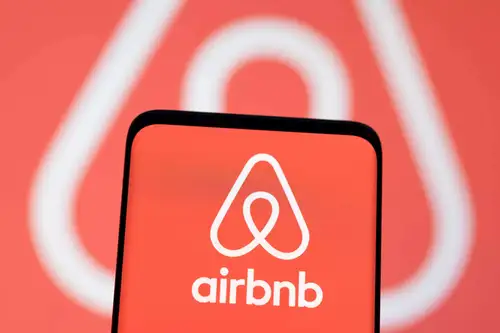 Airbnb has urged New York City to reconsider new short-term rental regulations, arguing that they have led to higher travel costs and have not impacted the housing market. The company highlighted a significant drop in listings and stable apartment vacancy rates since the law's implementation in September 2023.