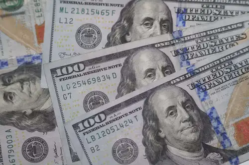 The dollar weakened on Thursday amid concerns over the U.S. economy's growth outlook, leading to expectations of a significant rate cut from the Federal Reserve. The yen outperformed due to safe-haven demand and potential rate hikes by the Bank of Japan. Investors are now focused on Friday's nonfarm payrolls report for further economic insights.