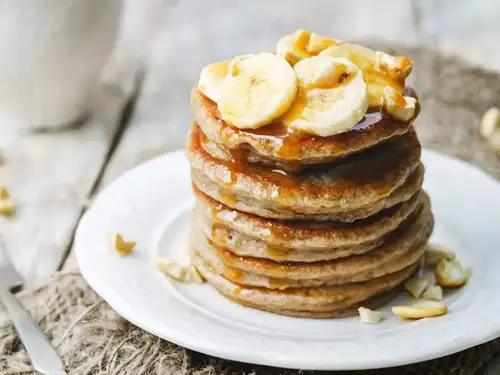 Try these 7 quick banana recipes, from pancakes to smoothies and muffins. Easy to make in minutes, they’re perfect for breakfast, snacks, or dessert!