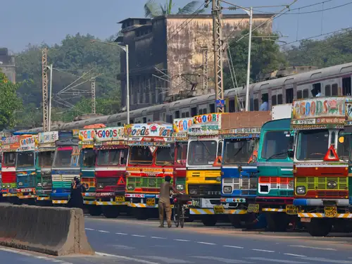 India plans to push LNG for trucking in bid to curb emissions