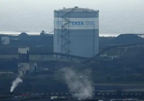 The UK government is expected to confirm a £500 million support package for Tata Steel’s Port Talbot plant. Business Secretary Jonathan Reynolds will announce the details in the House of Commons. The funding aims to save jobs as Tata Steel transitions to greener electric arc furnaces, which are less labor-intensive.