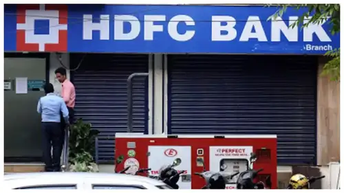 HDFC in talks with global banks to offload Rs 8,400 crore in loans