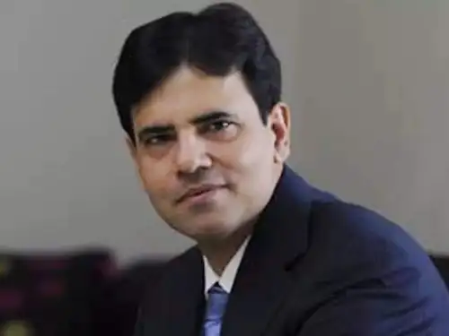 Sandip Sabharwal discusses the subdued outlook for crude and oil prices due to excess capacity and upcoming LNG projects. He highlights the potential outperformance of defensive sectors like FMCG and pharma, while also noting the challenges faced by Zee Entertainment and private sector banks. Key beneficiaries of lower crude prices include aviation and auto companies.