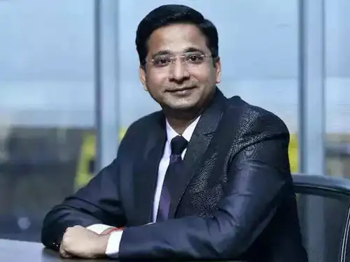 Rajesh Palviya of Axis Securities predicts a strong performance for Bank Nifty and Nifty in the coming week, with potential gains in private banks and midcap stocks. He suggests buying DLF, Voltas, and L&amp;T Finance based on recent trends and technical analysis.