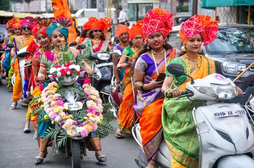 Scooters are making a strong comeback in India, surpassing motorcycles in growth. Factors like electric mobility, urban congestion, and more women in the workforce have boosted scooter sales by 24% from April to August 2024. This marks a seven-year high in their market share.