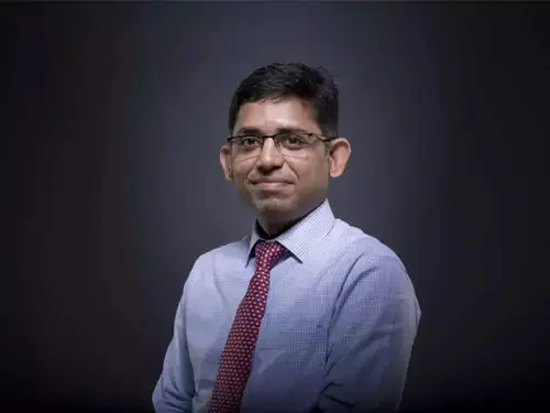 Vinit Sambre, Head-Equities at DSP Mutual Fund, discusses the rapid price movements in the market, the IT sector's sustained momentum, as well as the challenges in specialty chemicals. He further highlights domestic-driven rallies and cautious FII participation due to valuation concerns. Sambre also comments on new-age tech companies and IPO trends.