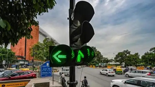 The traffic light conundrum: Do they improve mobility or slow it?