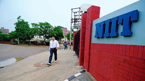 Ramesh Damani purchased 8 lakh NIIT shares, or 0.59% stake in the company, at an average price of  ₹127.55 per share on August 23, according to bulk deal data on NSE. The total investment made by Damani amounted to  ₹10.20 crore via open market.